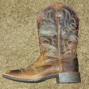 Size 7.5 Womans Ariats slip resistant Cowboy boots